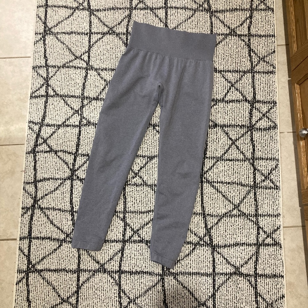 NVGTN Gray Leggings High Waist Performance Fit. Size medium